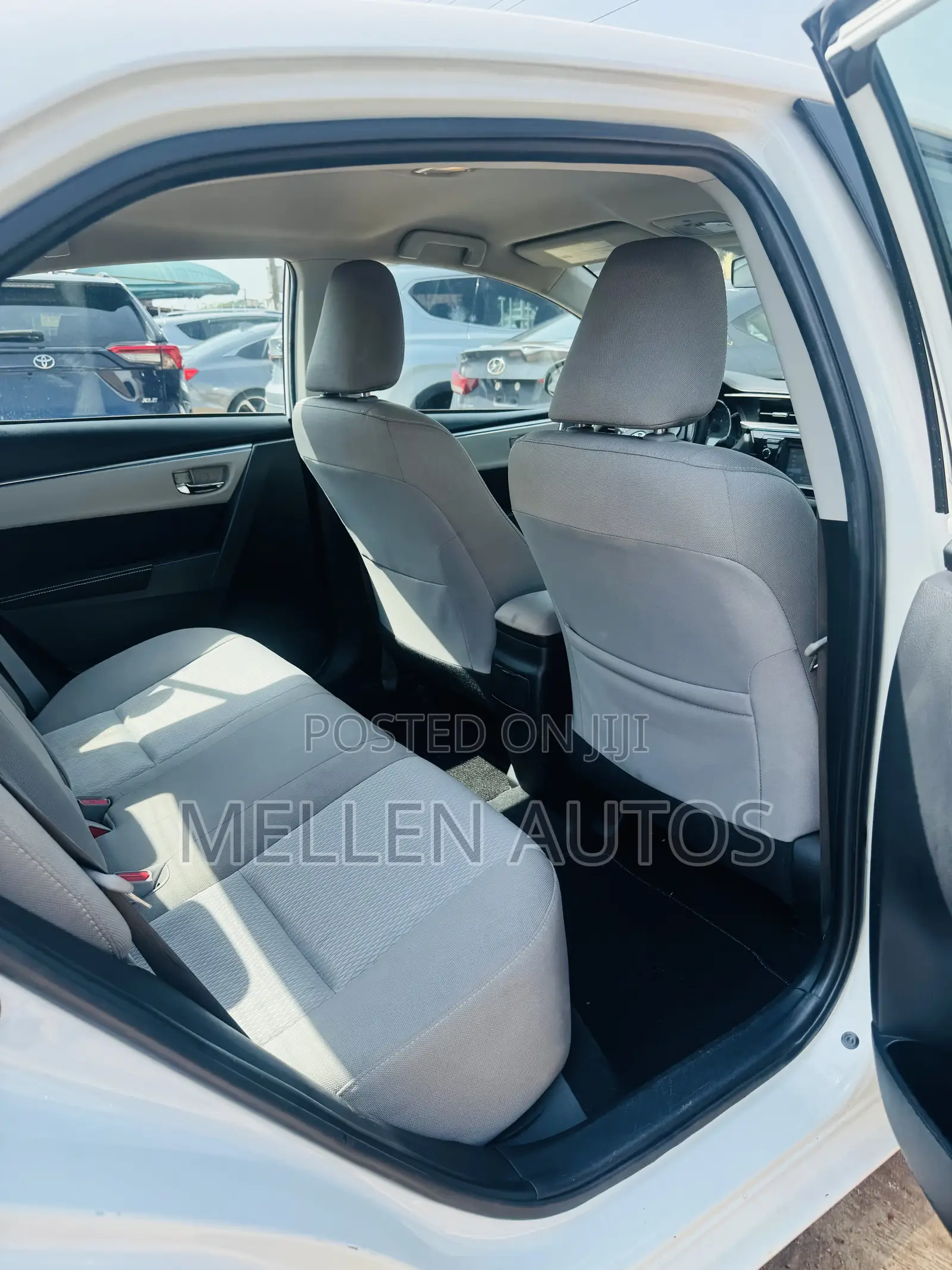 Toyota Corolla LE 4dr Sedan (1.8L 4cyl CVT) 2016 White