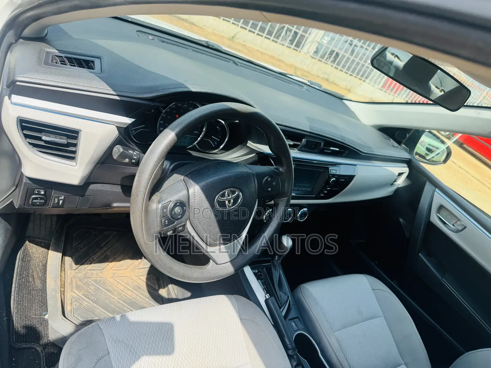 Toyota Corolla LE 4dr Sedan (1.8L 4cyl CVT) 2016 White