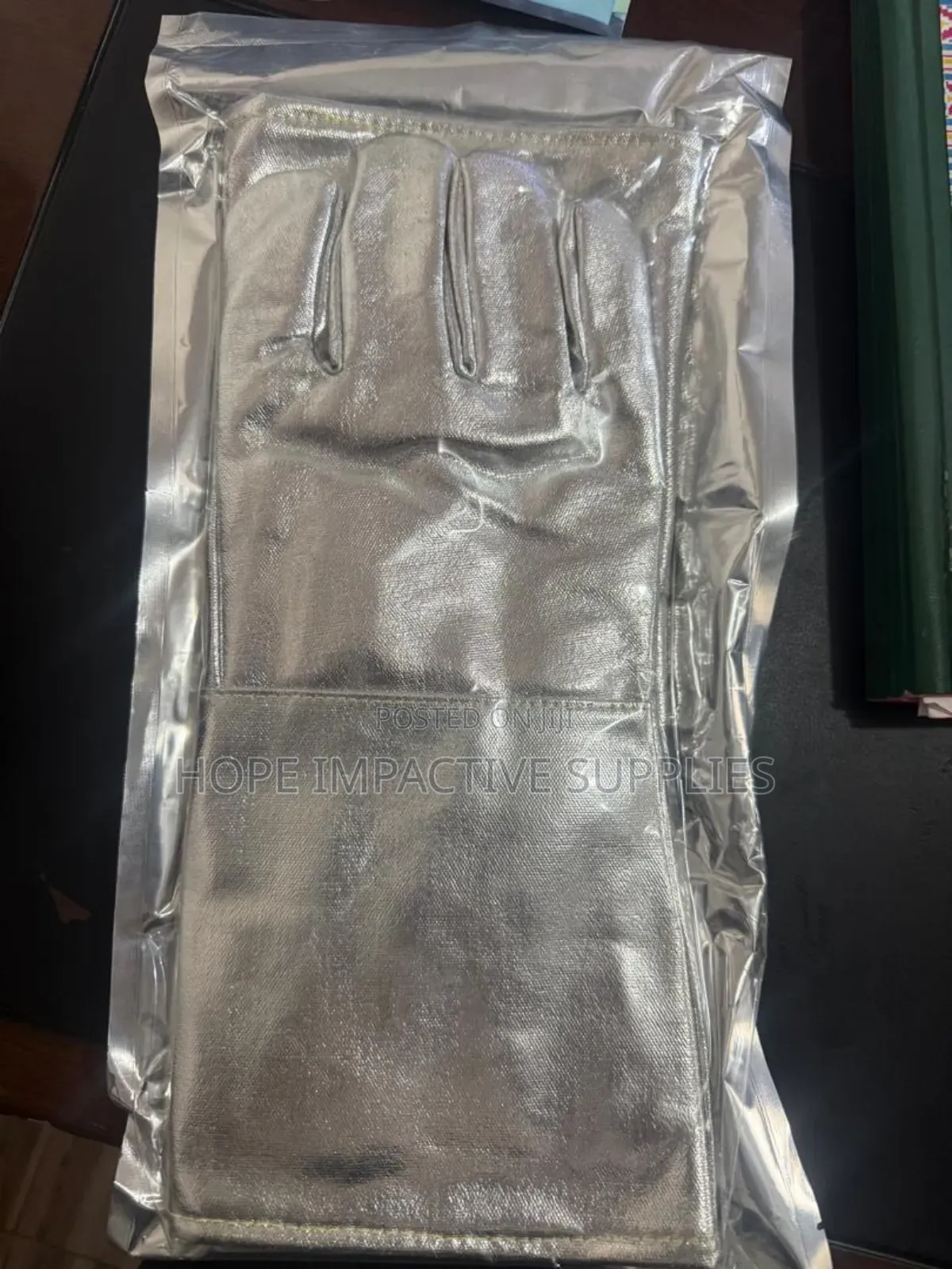 Heat Resistant Aluminised Gloves.