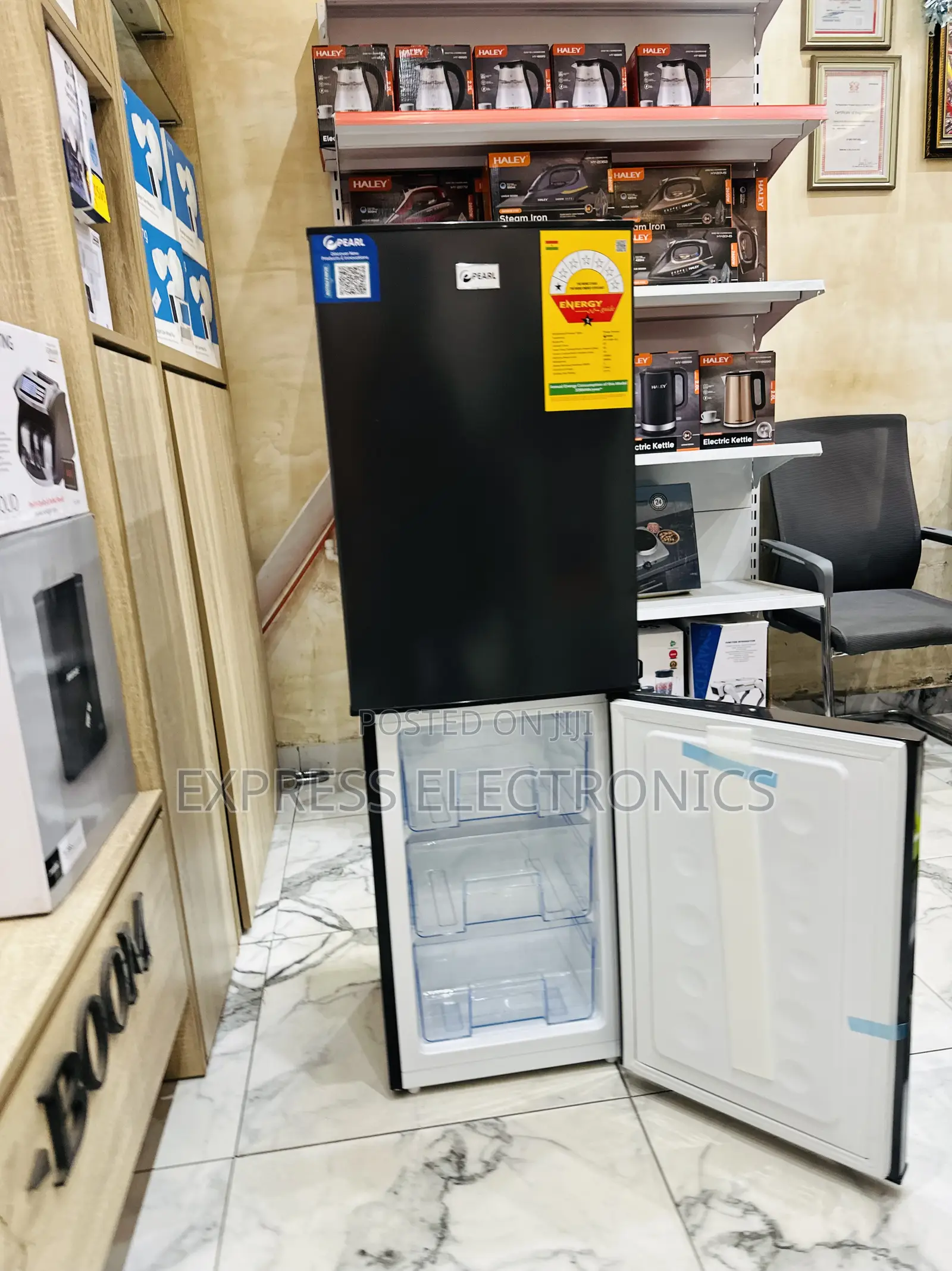 Purchase the New Double Door Fridge Pearl 136l Pf-216b
