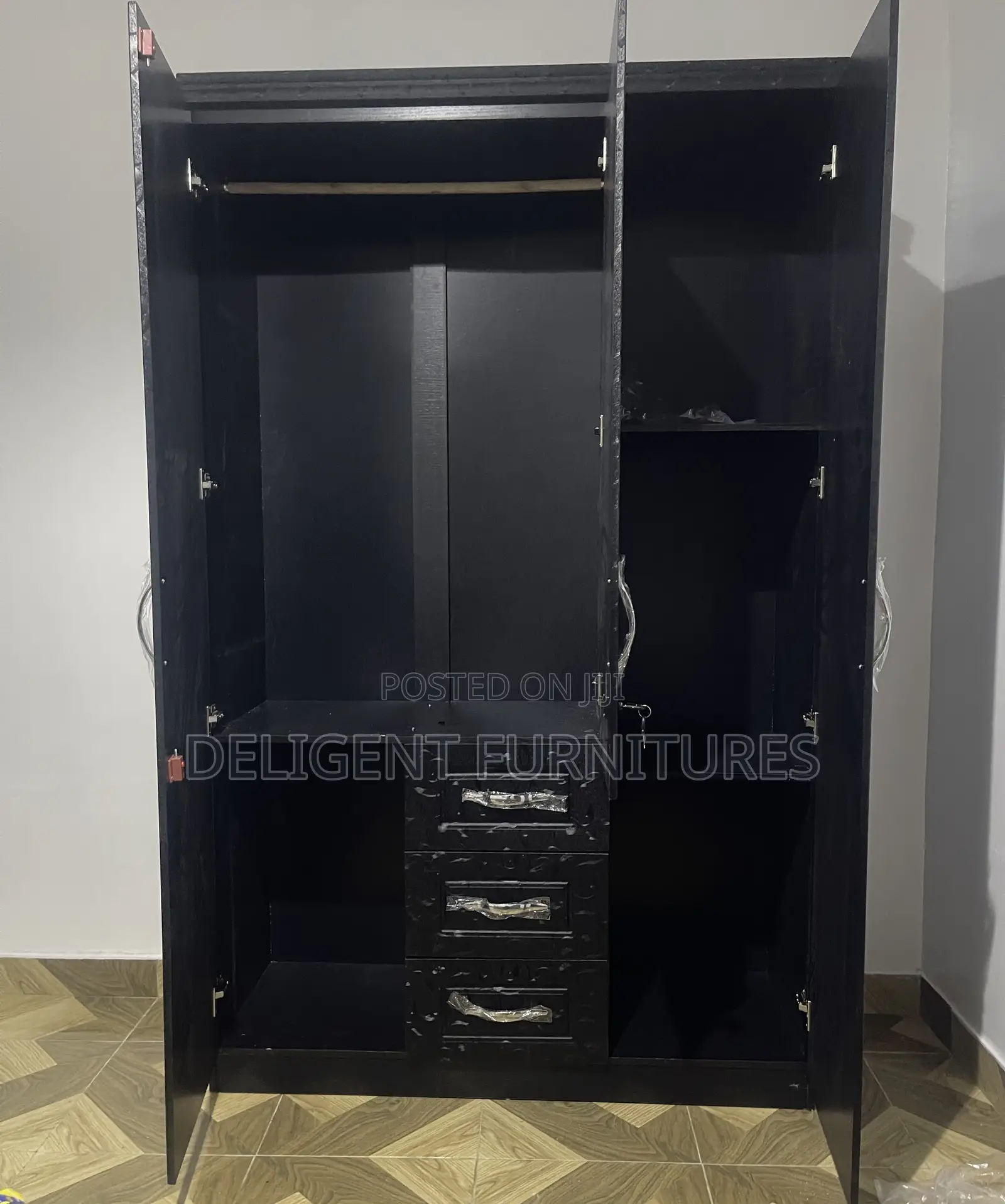 Black 3 in 1 Wardrobe (Payment on Delivery)