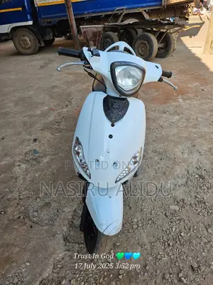 Suzuki Access 125 2021 White
