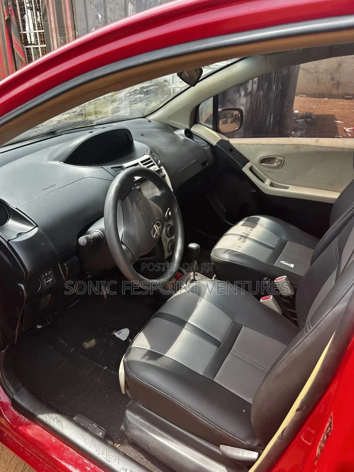 Toyota Vitz 1.3 FWD 5dr 2010 Red