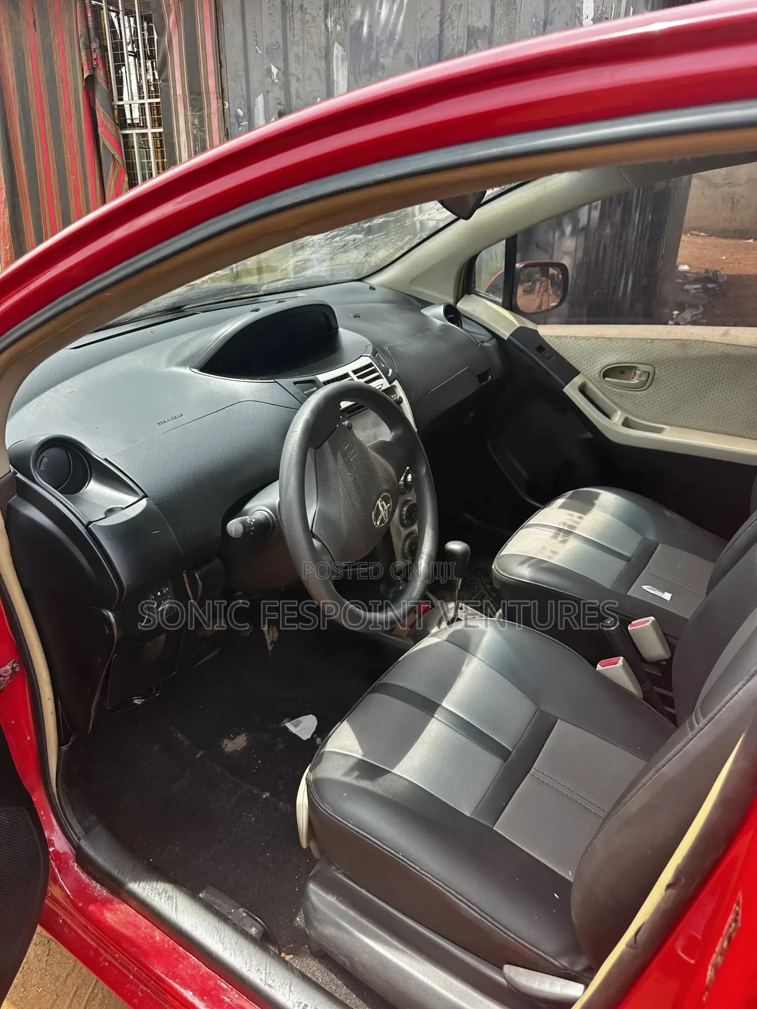Toyota Vitz 1.3 FWD 5dr 2010 Red