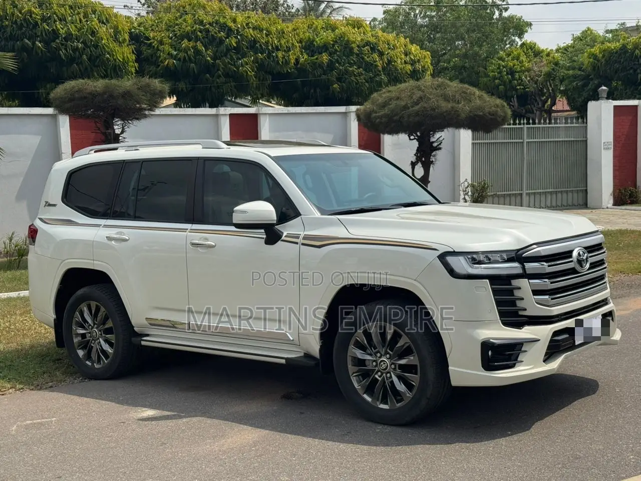 New Toyota Land Cruiser LC300 2023 White