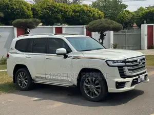 New Toyota Land Cruiser LC300 2023 White