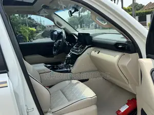 New Toyota Land Cruiser LC300 2023 White
