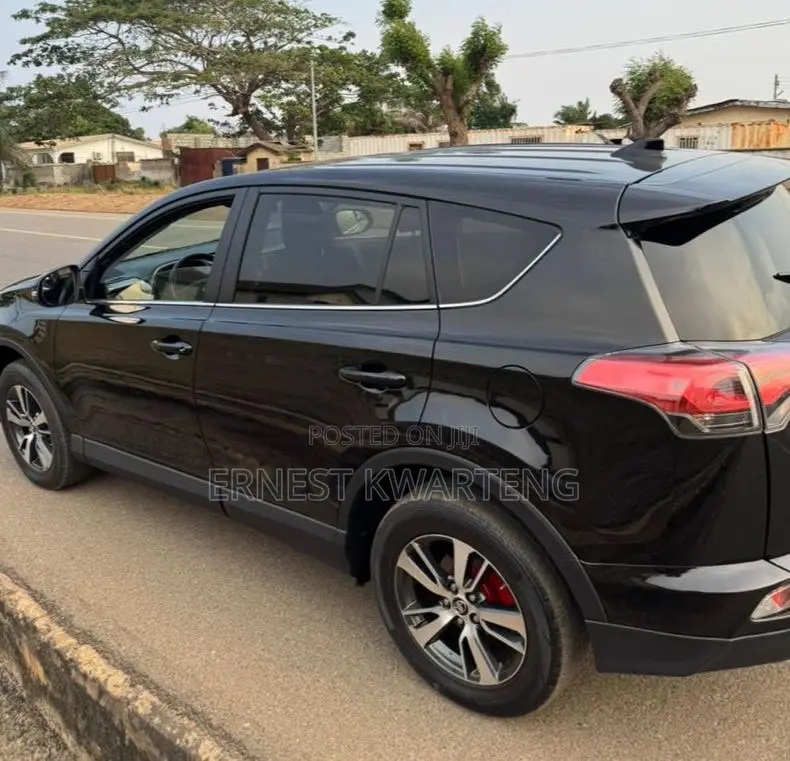 Toyota RAV4 XLE 4dr SUV (2.5L 4cyl 6A) 2018 Black