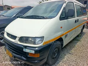 Mitsubishi Space Gear 2000 White