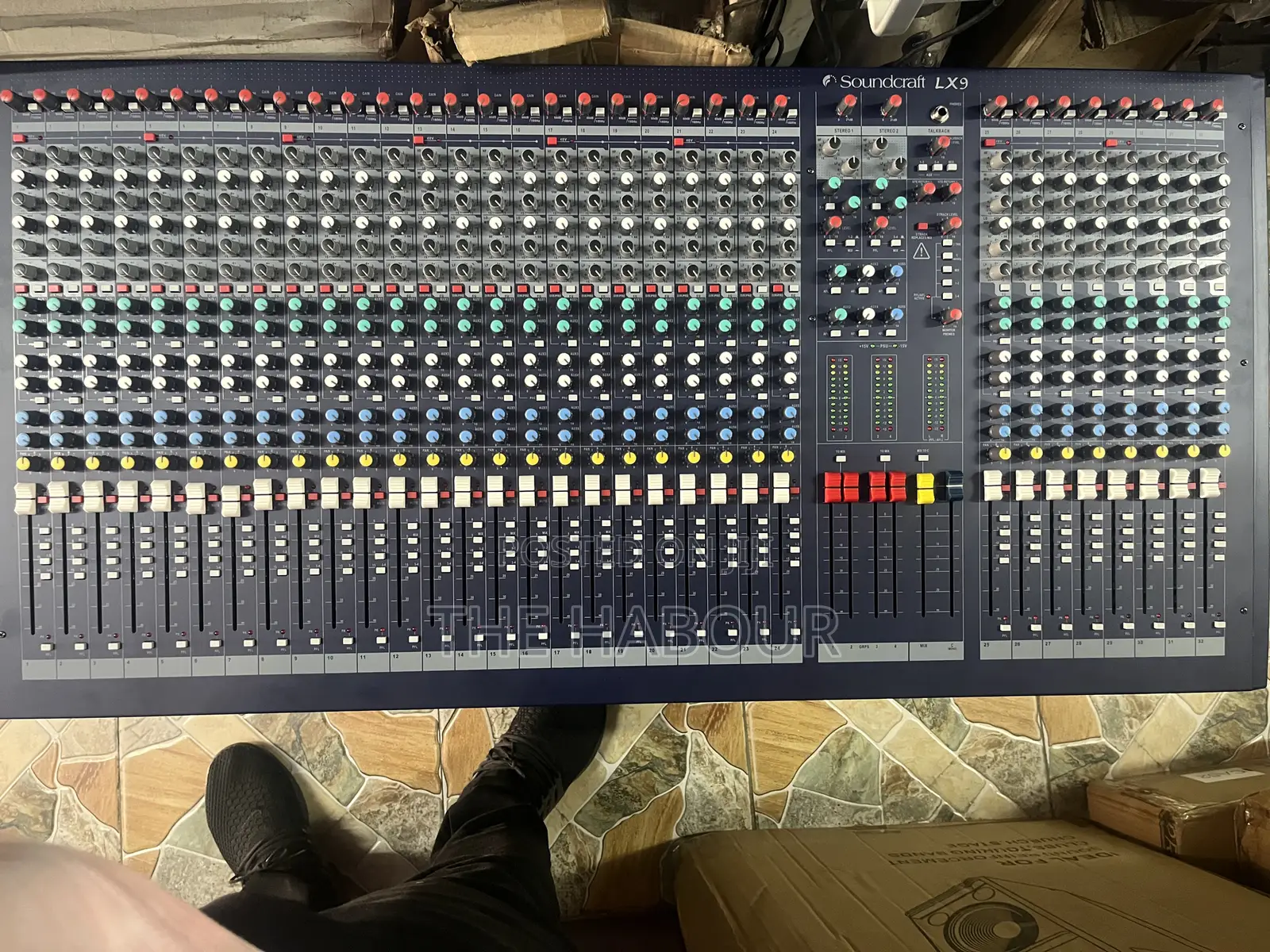 Soundcraft Lx9 32 Channel Professional Mixer