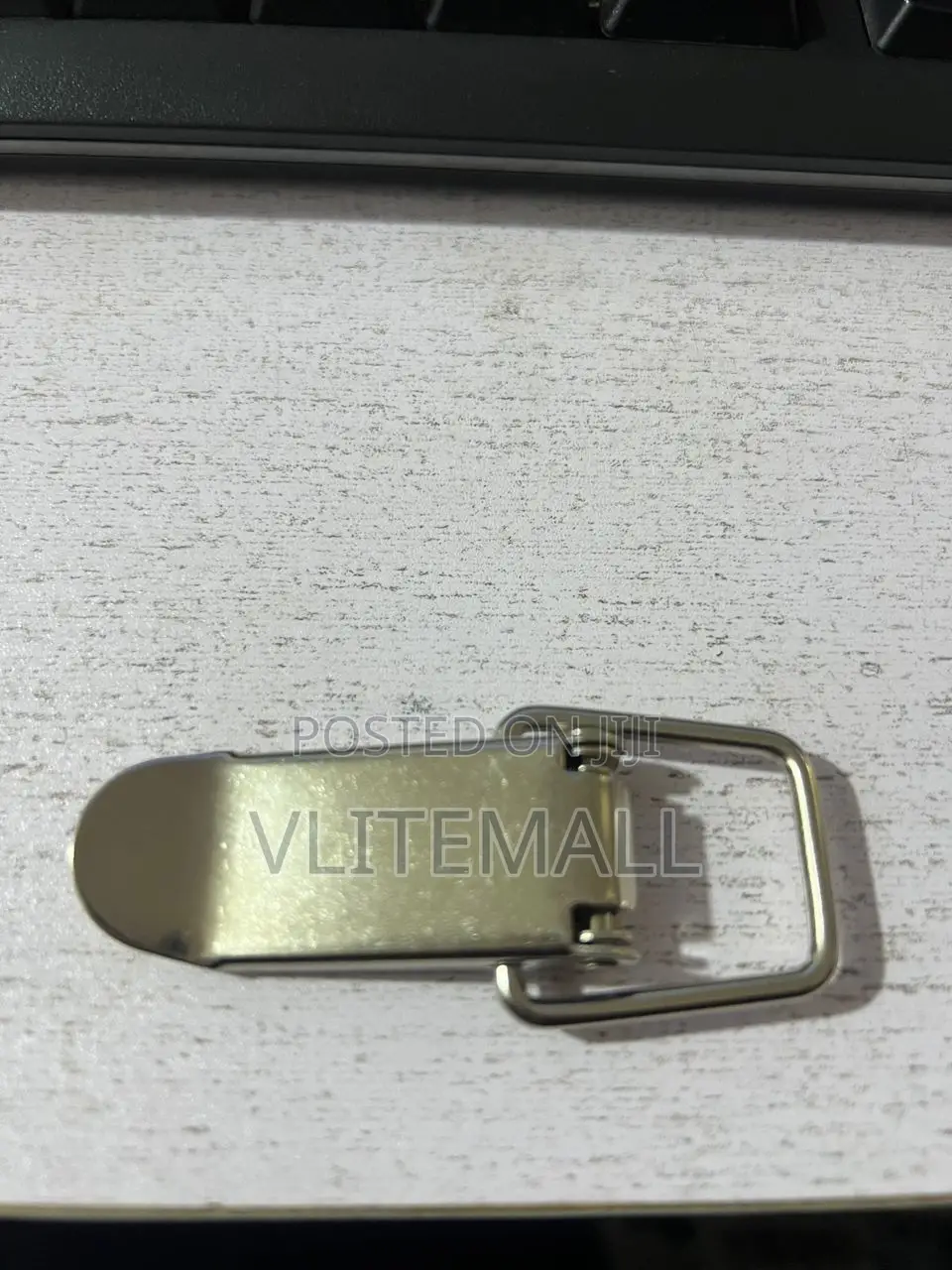 Spring-loaded Toggle Latch