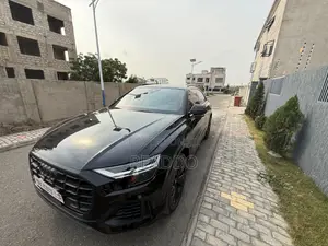 Audi Q8 2021 Black