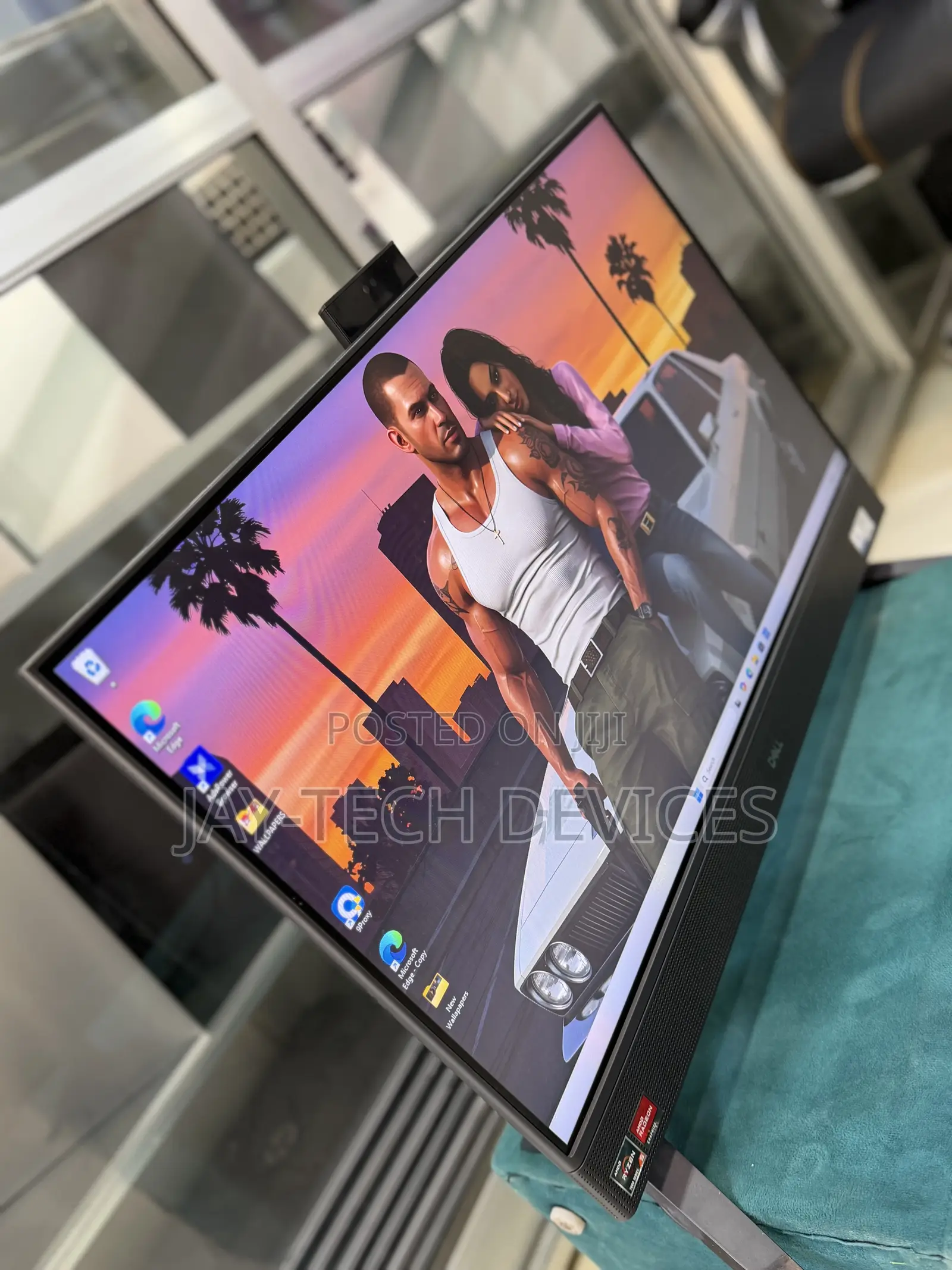 Dell Inspiron 27 All-in-One 8GB AMD Ryzen 5 SSHD (Hybrid) 512GB