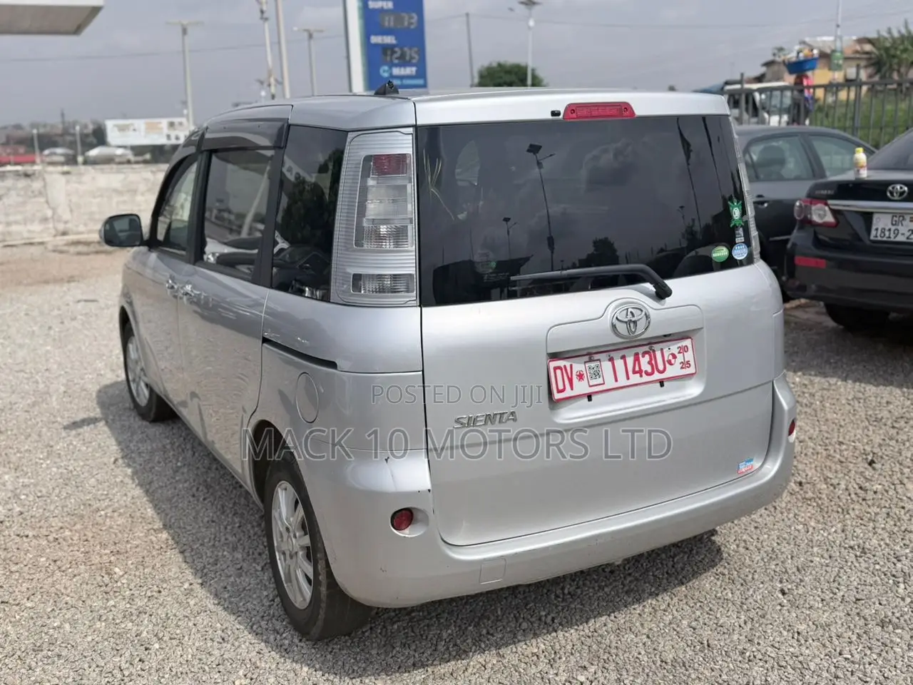 Toyota Sienta 2015 Silver