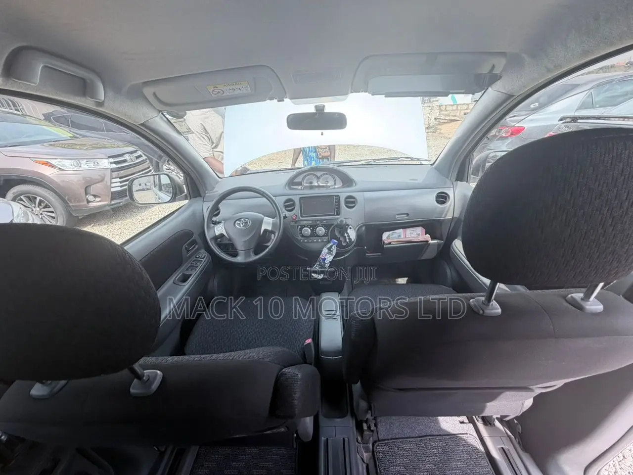 Toyota Sienta 2015 Silver