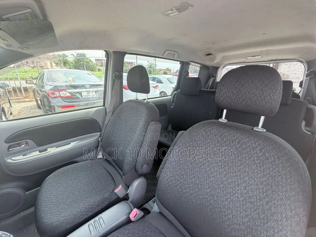 Toyota Sienta 2015 Silver