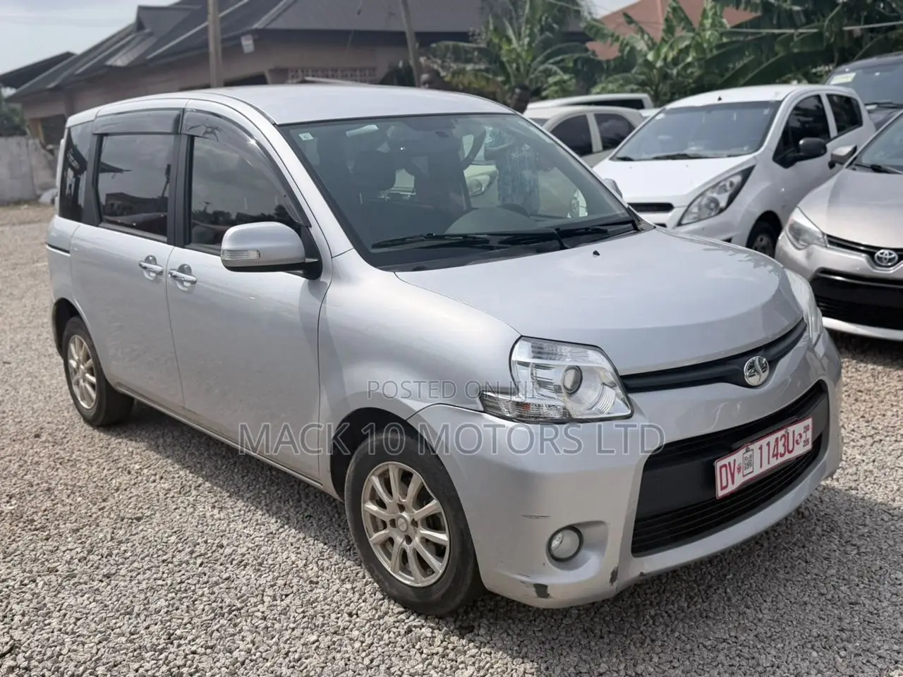 Toyota Sienta 2015 Silver