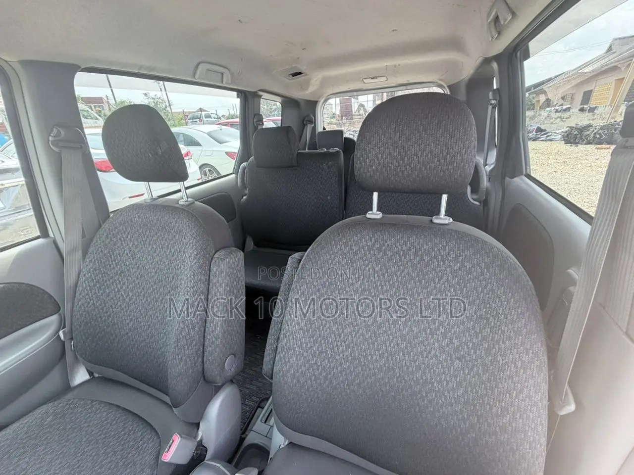 Toyota Sienta 2015 Silver