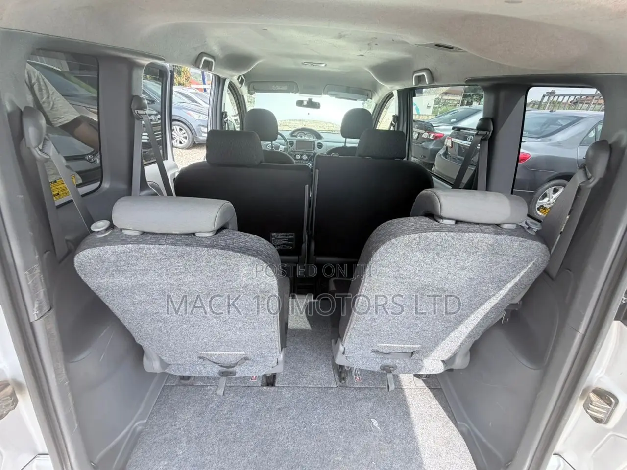 Toyota Sienta 2015 Silver