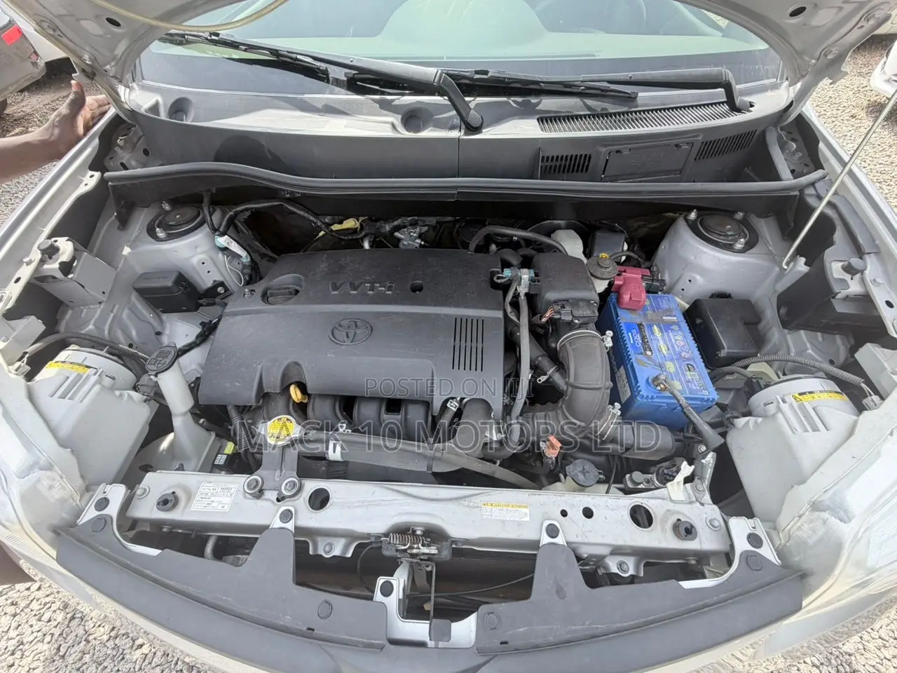 Toyota Sienta 2015 Silver