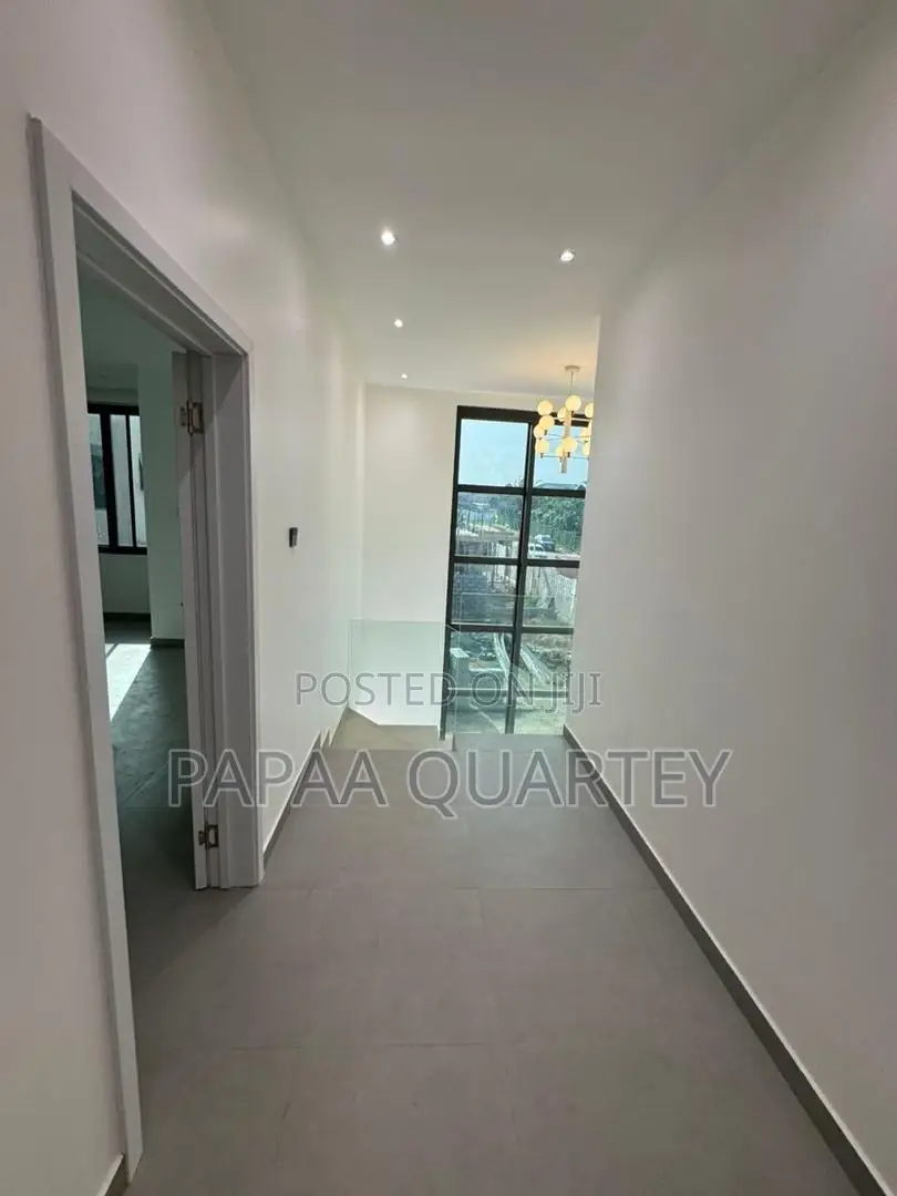 Furnished 5bdrm Villa in Airport Residential Area for sale