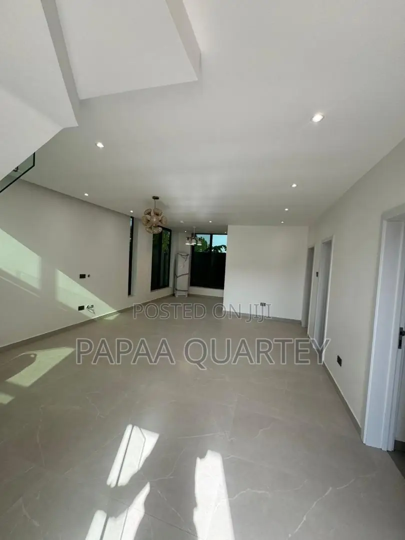 Furnished 5bdrm Villa in Airport Residential Area for sale