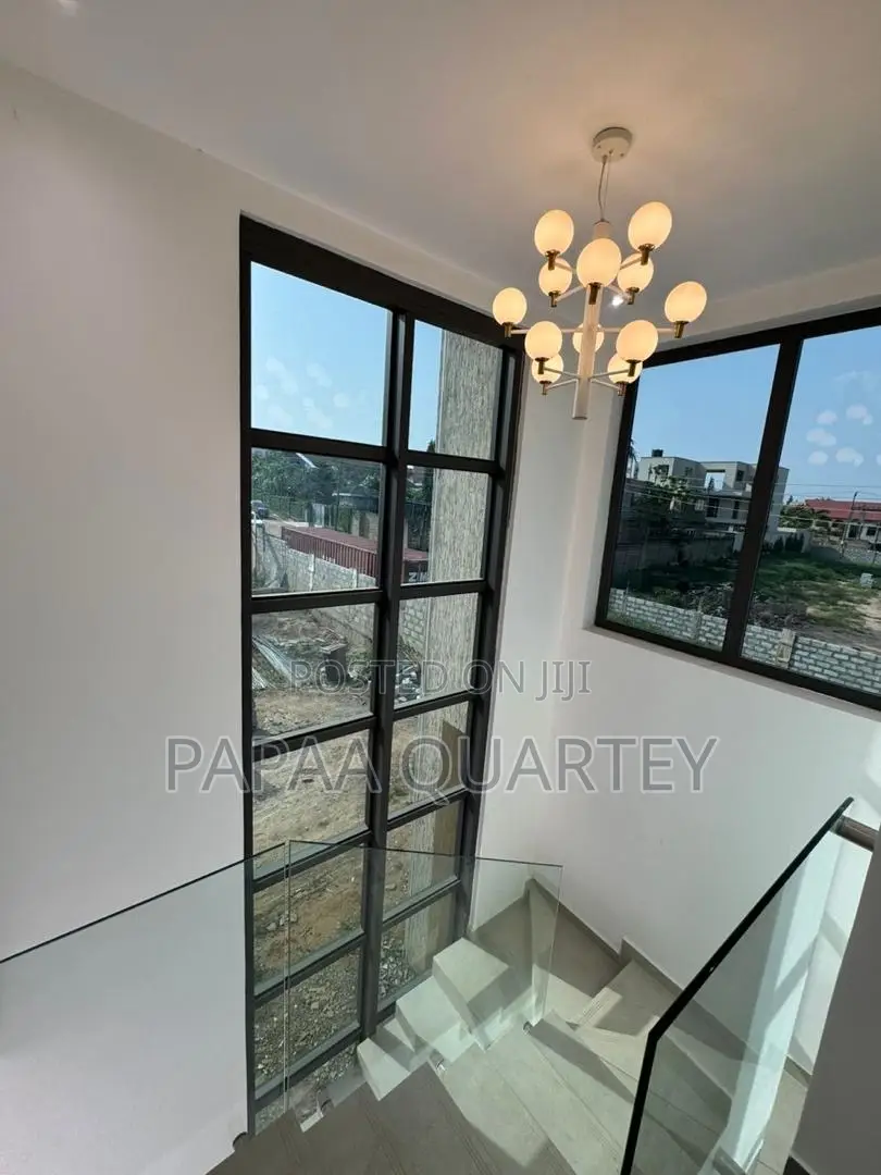 Furnished 5bdrm Villa in Airport Residential Area for sale