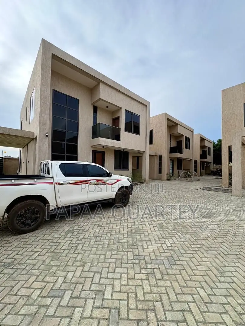 Furnished 5bdrm Villa in Airport Residential Area for sale