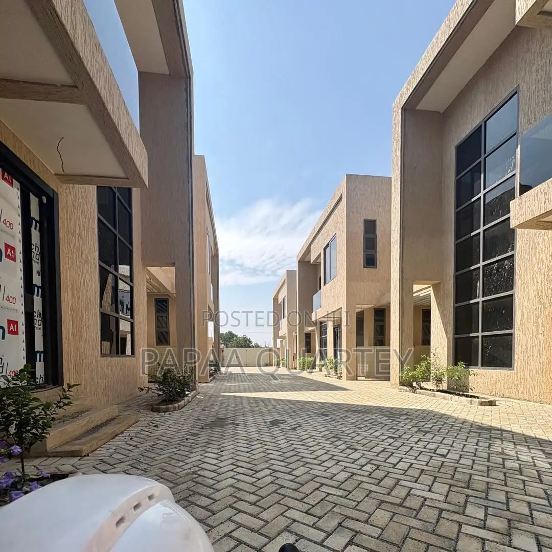 Furnished 5bdrm Villa in Airport Residential Area for sale