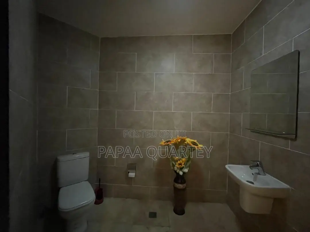 Furnished 2bdrm Apartment in North Ridge for sale