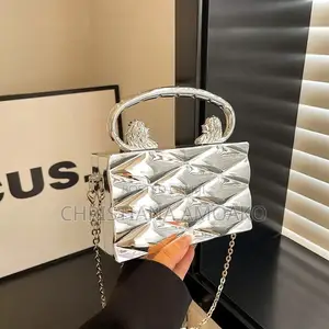 Chic Gold Metal Hand Bag With Chain Strap