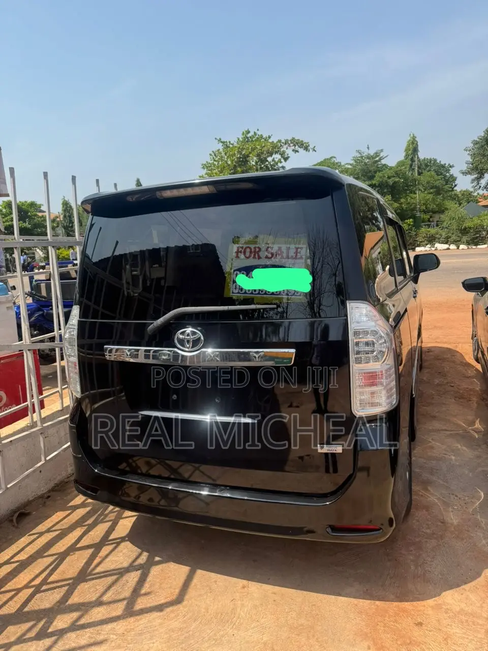 Toyota Voxy 2013 Black