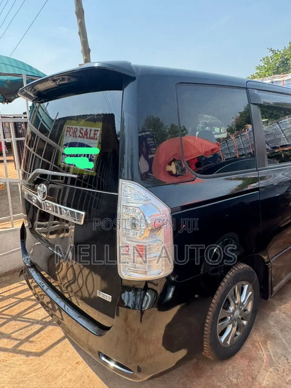 Toyota Voxy 2013 Black