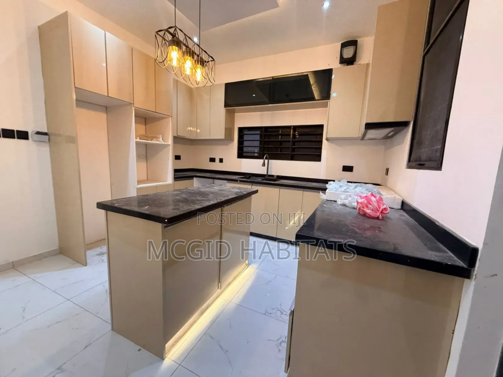 3bdrm House in Lake Side Estate for sale