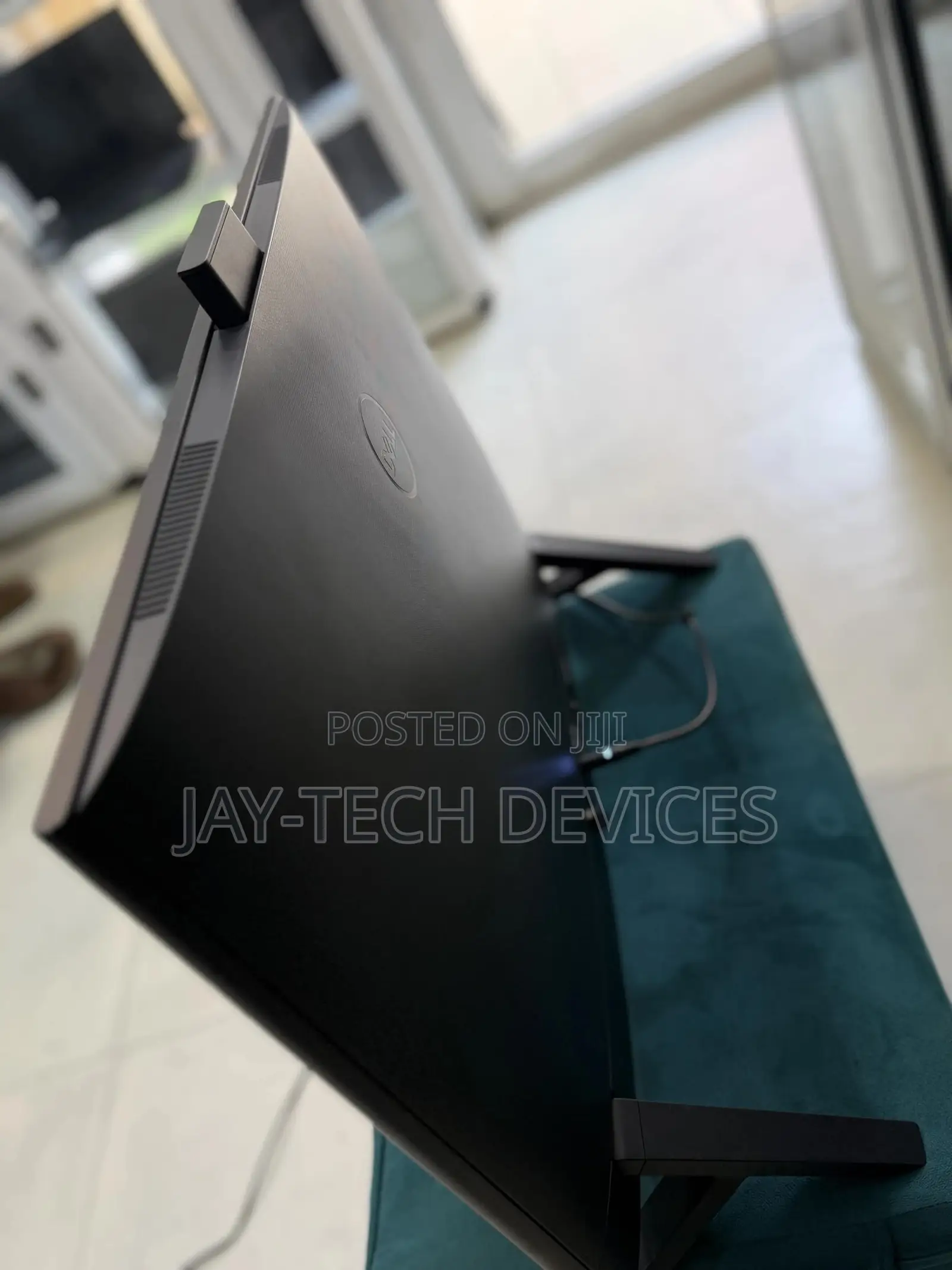 Dell Inspiron 27 All-in-One 8GB AMD Ryzen 5 SSHD (Hybrid) 512GB