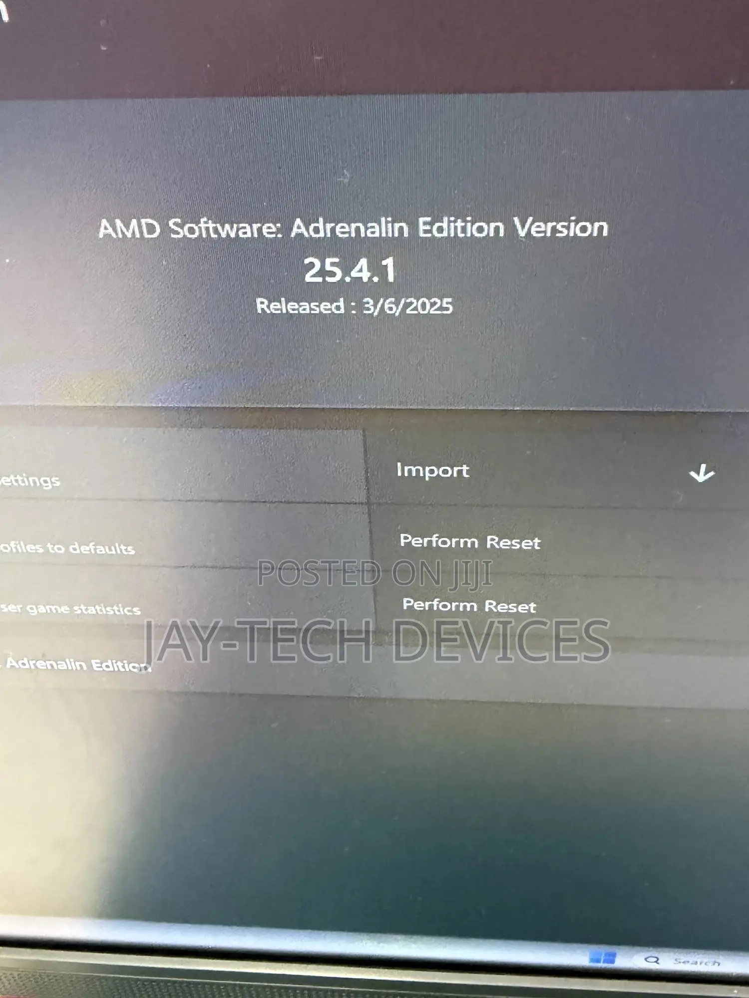 Dell Inspiron 27 All-in-One 8GB AMD Ryzen 5 SSHD (Hybrid) 512GB
