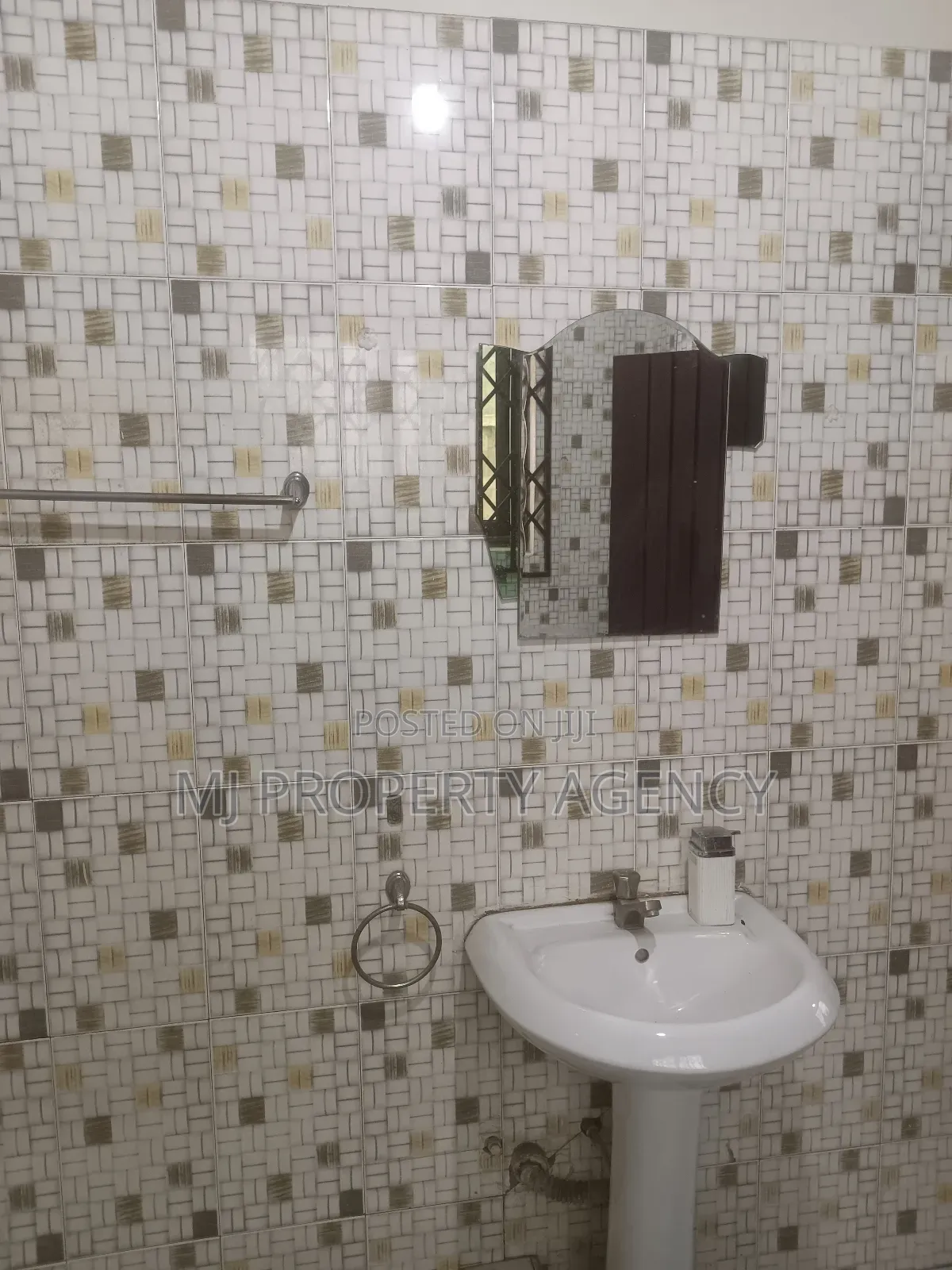 2bdrm Apartment in Golf Estate -Afariwa, Community 25 for rent