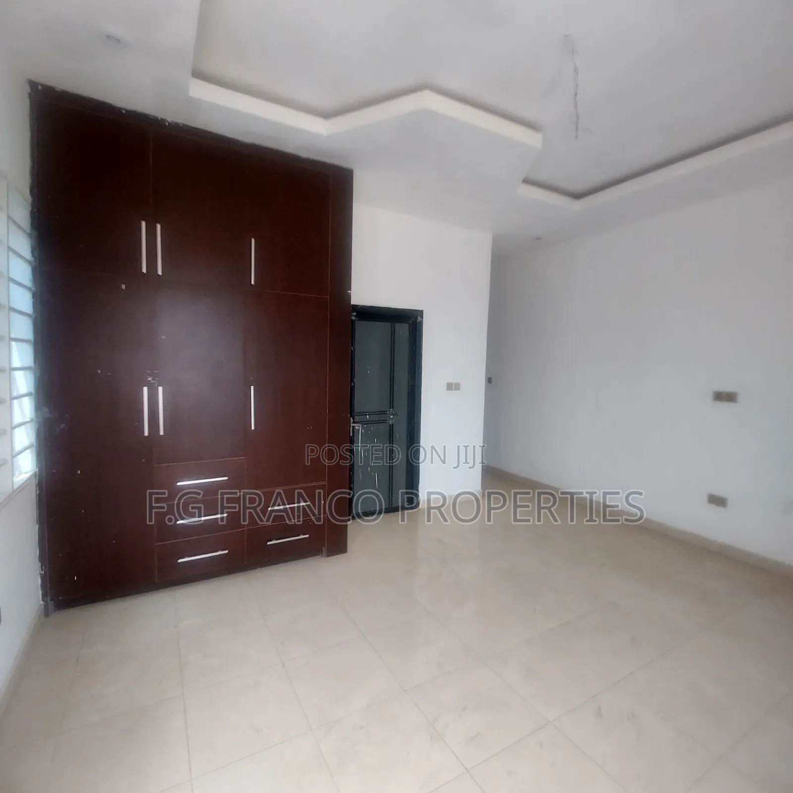 5bdrm House in Kg Franco Properties, Sakumono for sale