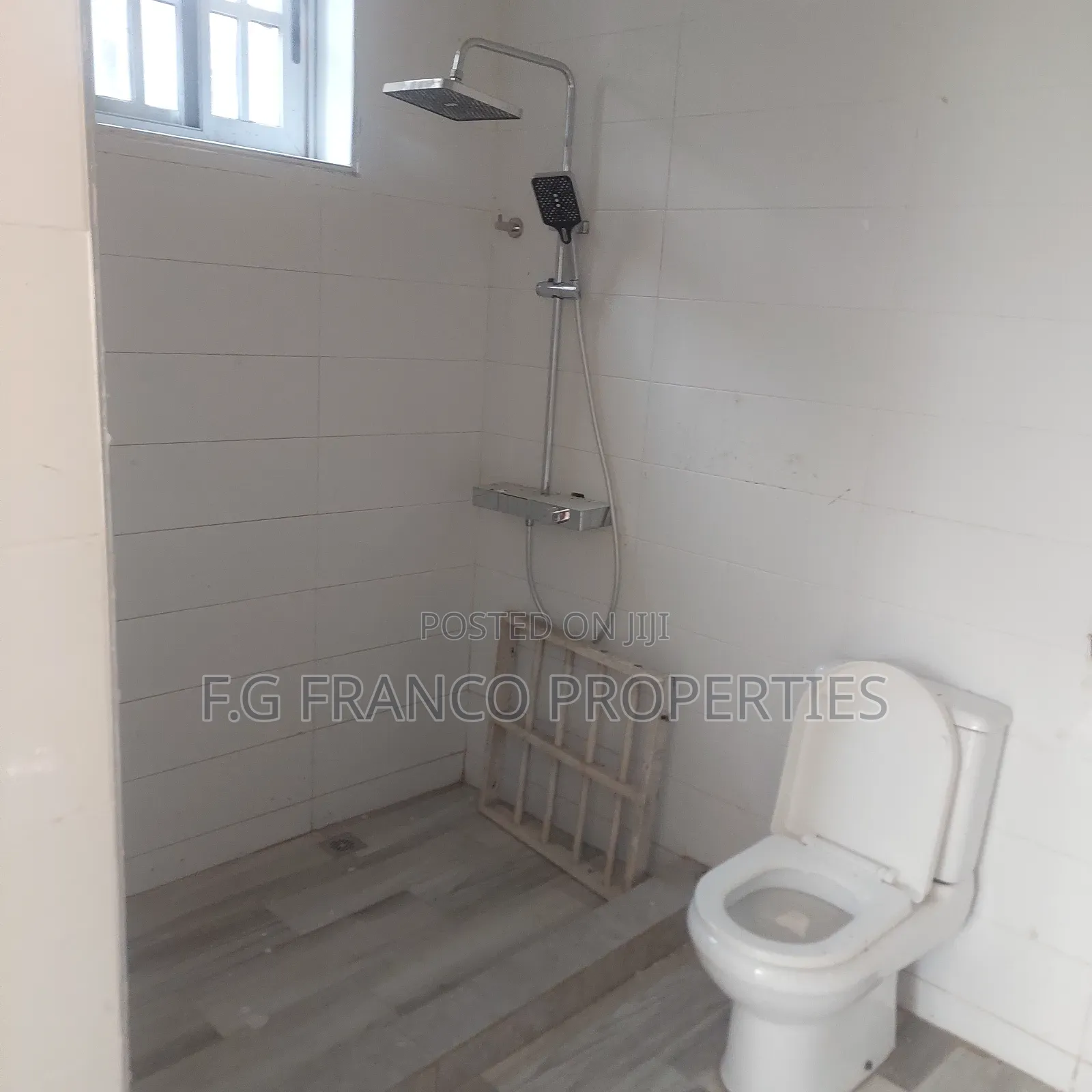 5bdrm House in Kg Franco Properties, Sakumono for sale