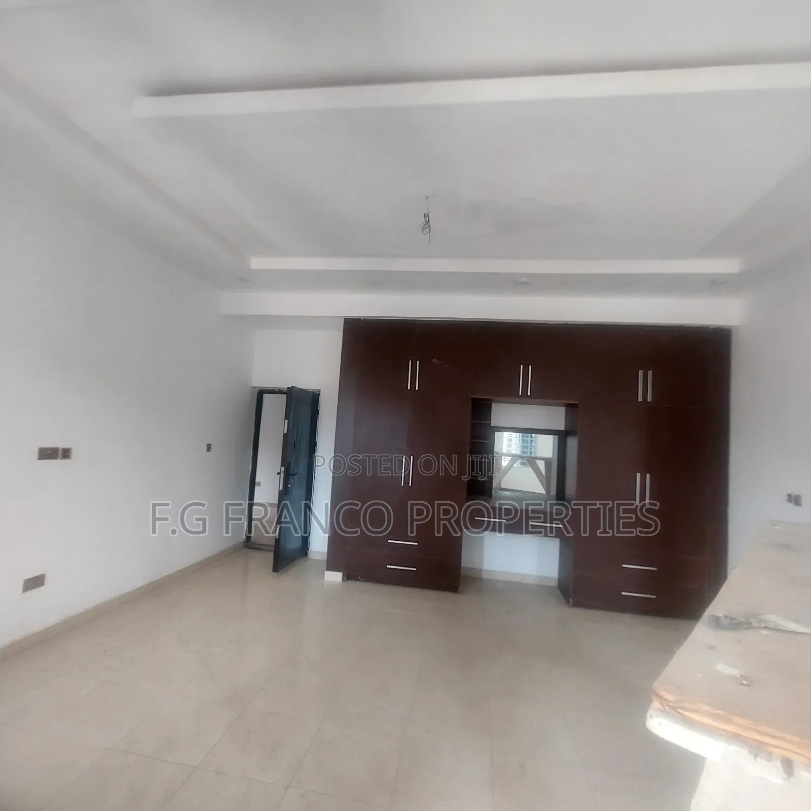 5bdrm House in Kg Franco Properties, Sakumono for sale