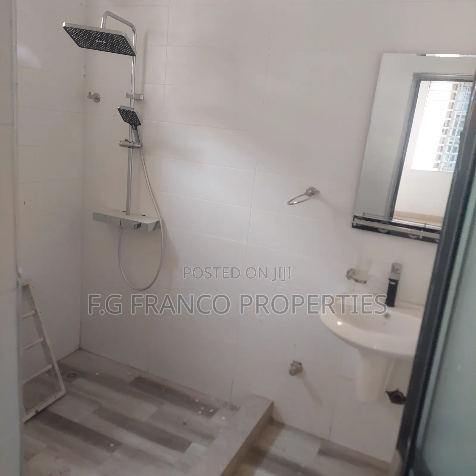 5bdrm House in Kg Franco Properties, Sakumono for sale