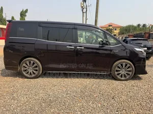 Toyota Esquire 2016 Purple