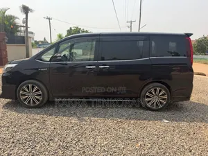 Toyota Esquire 2016 Purple