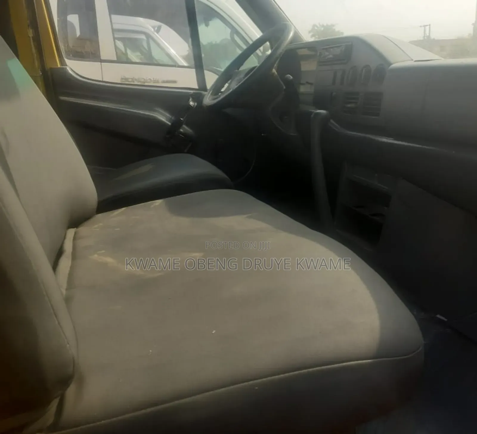 Mercedes-Benz Sprinter 2000 Yellow
