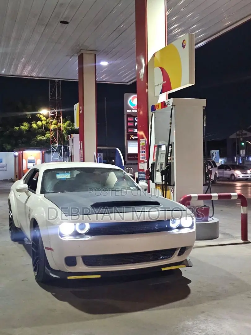 Dodge Challenger SXT RWD 2018 White