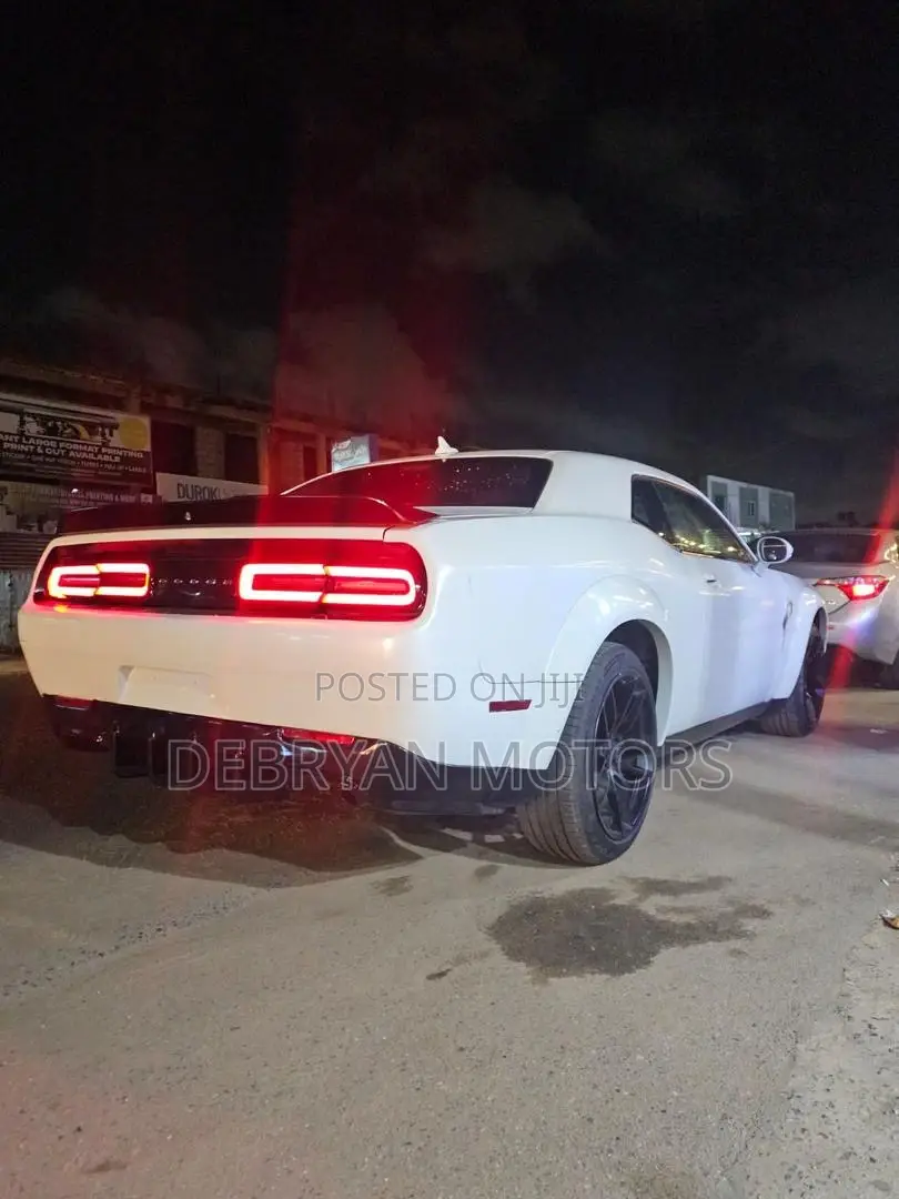 Dodge Challenger SXT RWD 2018 White