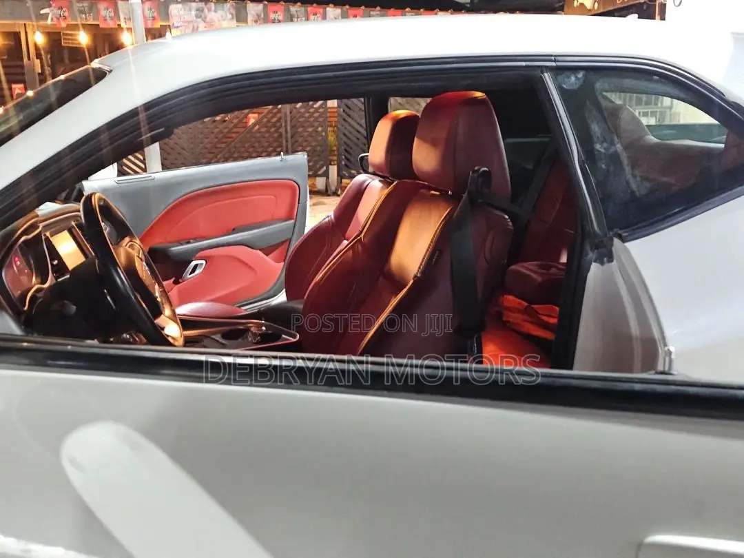 Dodge Challenger SXT RWD 2018 White