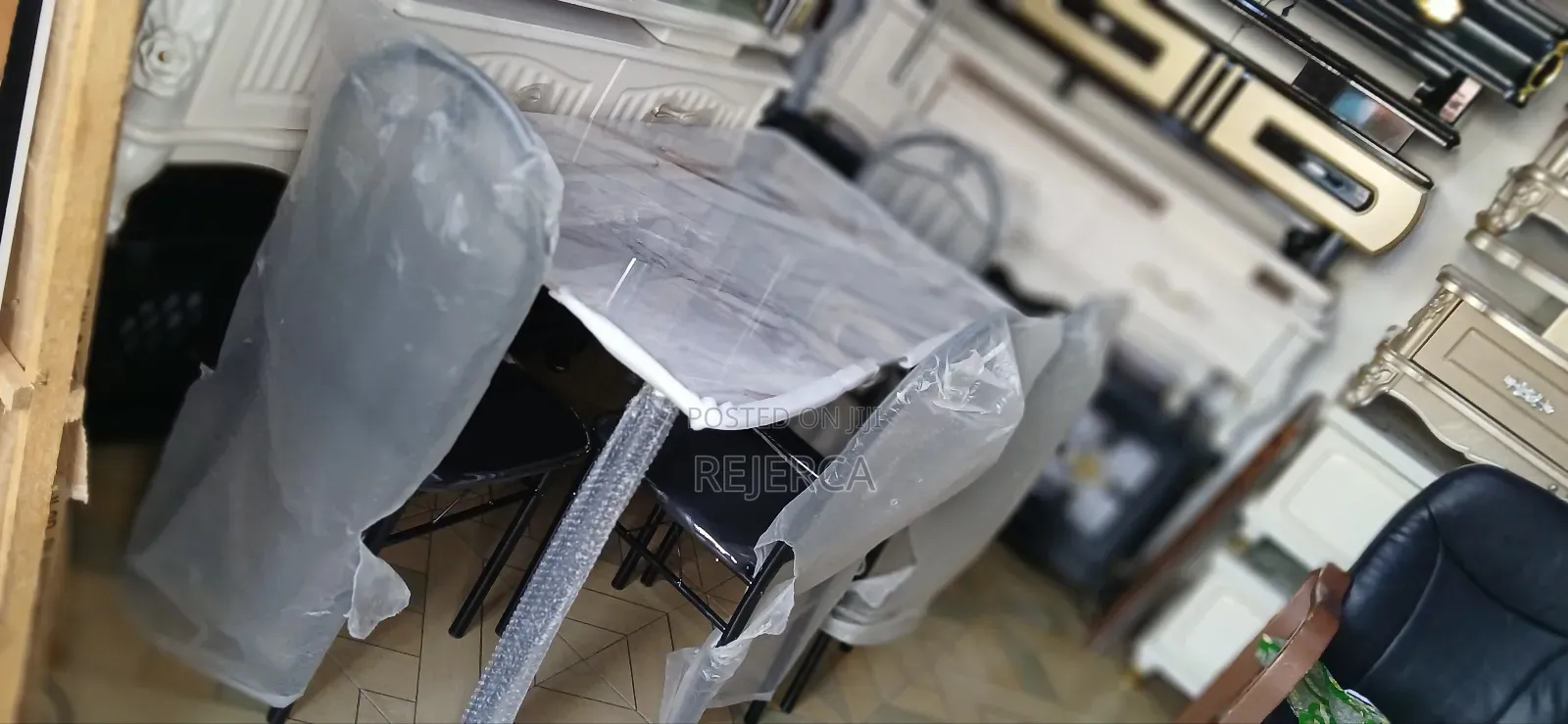 Durable Dinning Table With 4 Chairs
