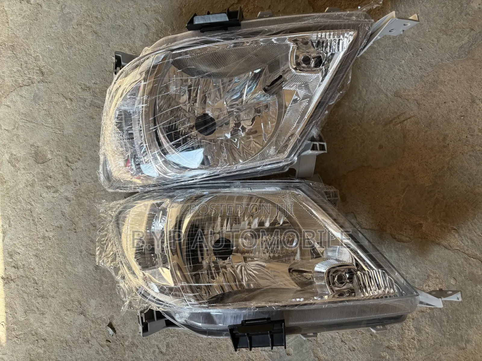 Toyota Hilux 2009 Headlight