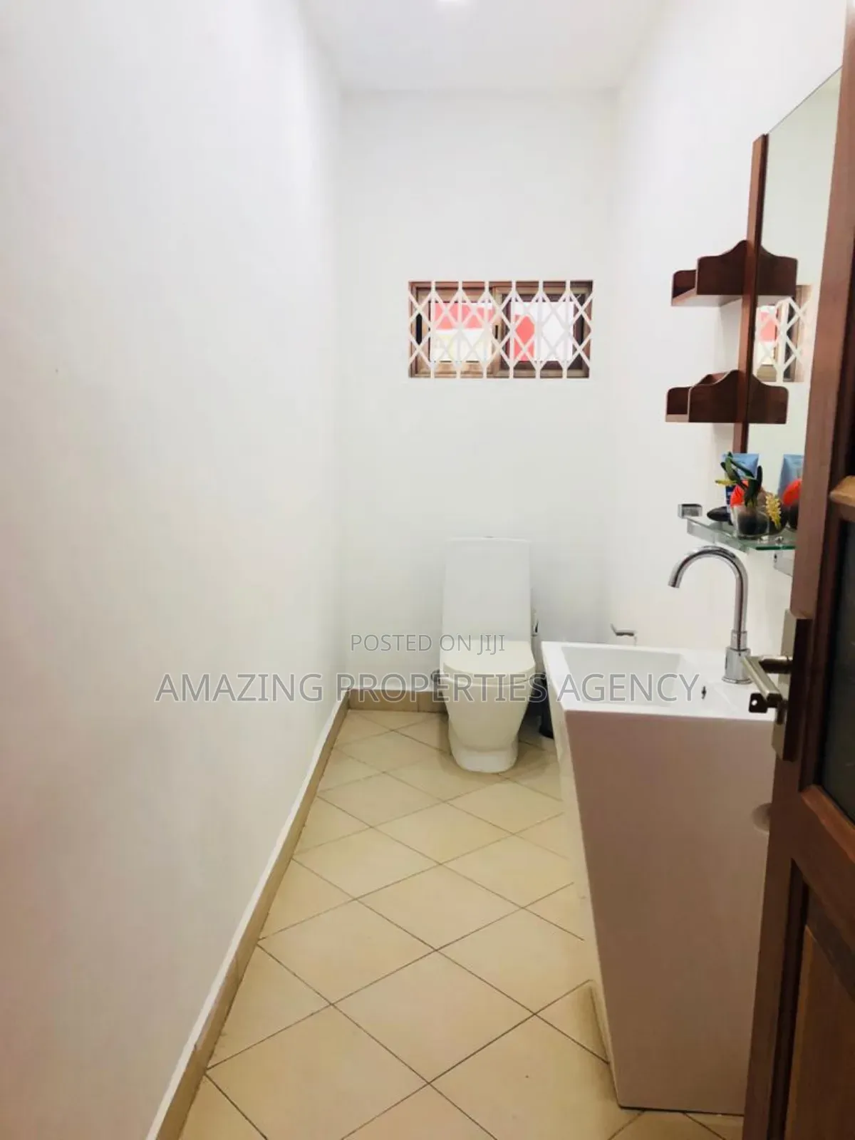 5bdrm House in Airport Residential for rent